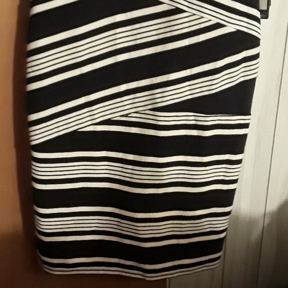 ADRIANNA WOMEN'S SLEEVELESS STRIPE BODYCON DRESS 12m white/BLK - Picture 4 of 8